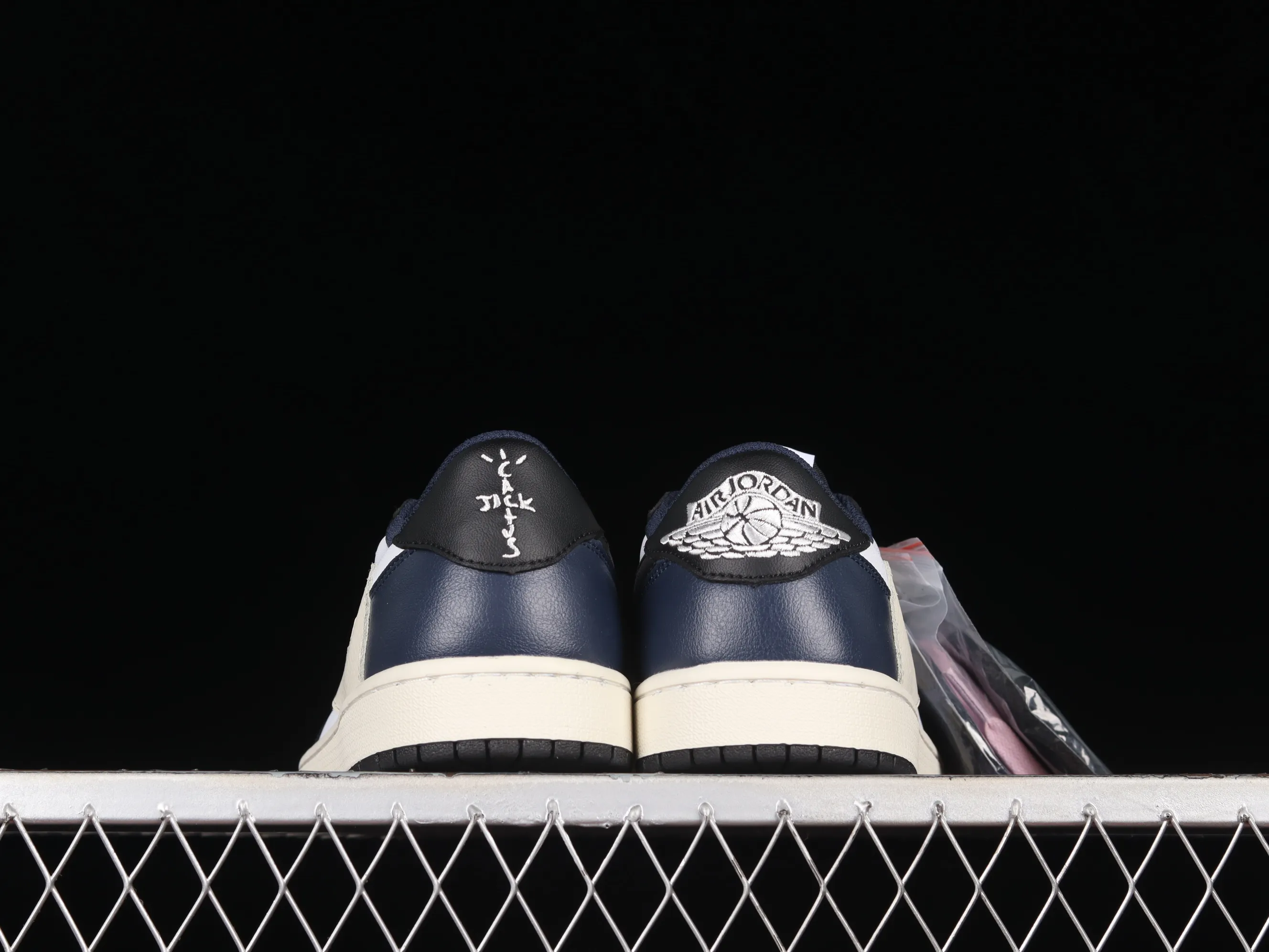 All Categories Air Jordan Jordan Series Basketball Shoes Air Jordan 1 Low Travis Scott x Air Jordan 1 AJ1 Joe 1 Overhook Low-top Basketball Shoes CQ4277-999